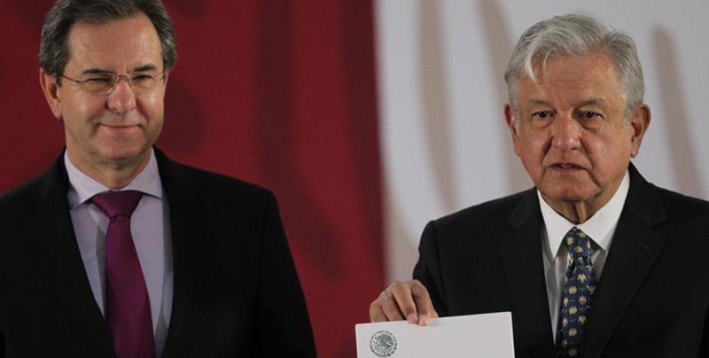 López Obrador da golpe a legado de Peña Nieto con reforma educativa en México