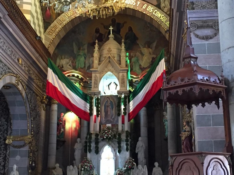 Mazatlecos veneran a la Virgen de Guadalupe
