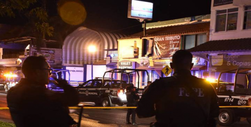 Atacan a familia a balazos en restaurante de mariscos de Guadalajara