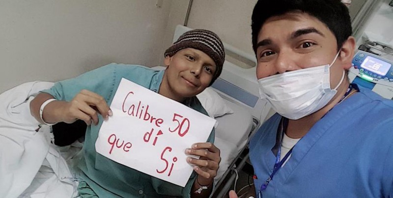 Enfermero pide ayuda para que Calibre 50 visite a su paciente enfermo