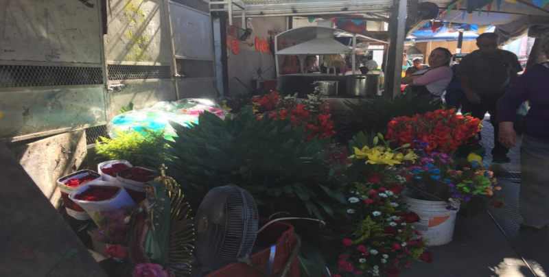 Desalojan a locatario del Mercado de las Flores