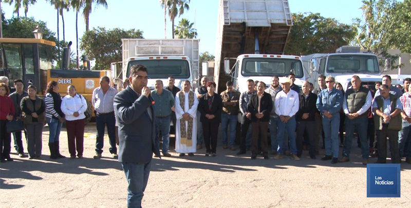 En Etchojoa, Alcalde entrega unidades a Servicios Públicos