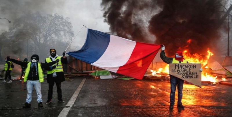 Francia promete firmeza por la deriva violenta de los "chalecos amarillos"