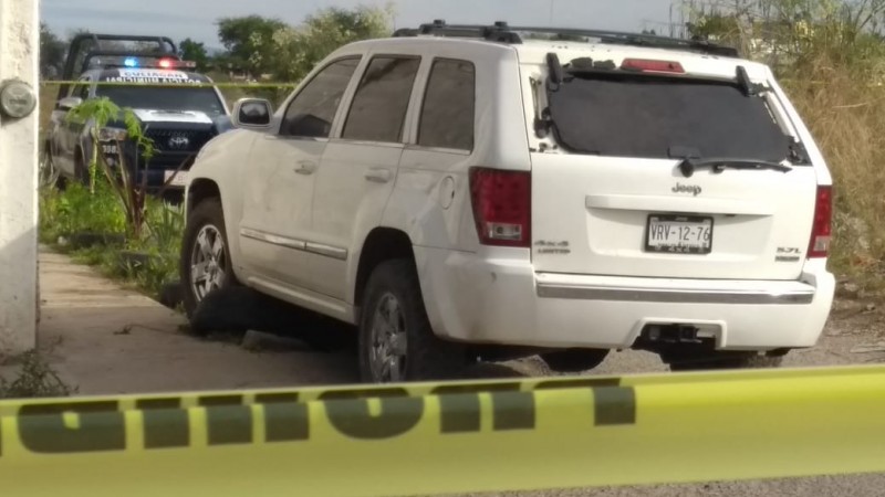 Asesinan a un hombre de carro a carro