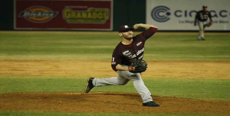 Tomateros pega primero en Mazatlán