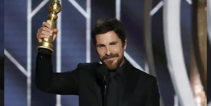 Christian Bale agradeció a ‘Satanás’ al recibir el Golden Globe a ‘Mejor Actor’.