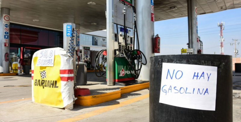 López Obrador admite desabasto de gasolina; pide no caer en pánico