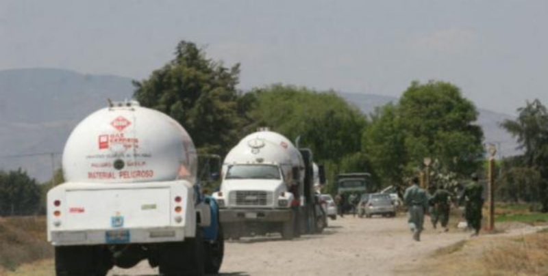 Secuestran pipas de gasolina en municipio de Chihuahua