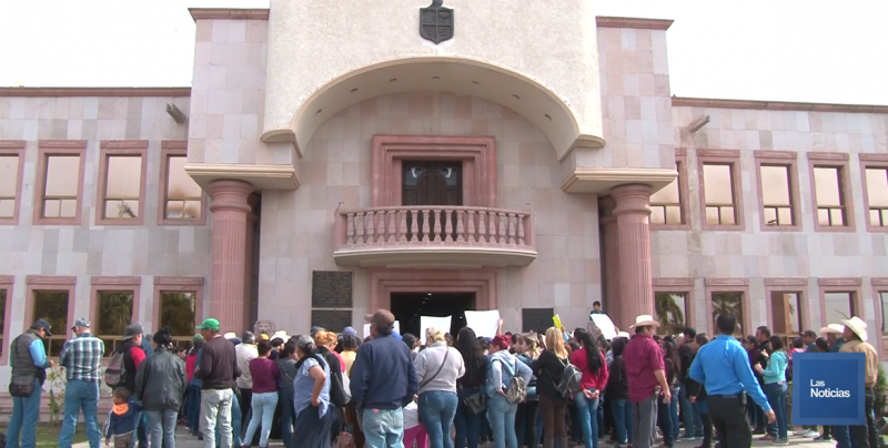 Manifestantes en Palacio exigen mayor presupuesto para Pueblo Yaqui
