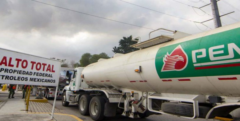 Roban pipa con 25 mil litros de gasolina en Guanajuato