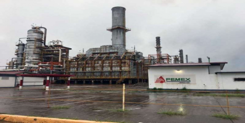 Reportan explosión al interior de refinería en Salina Cruz