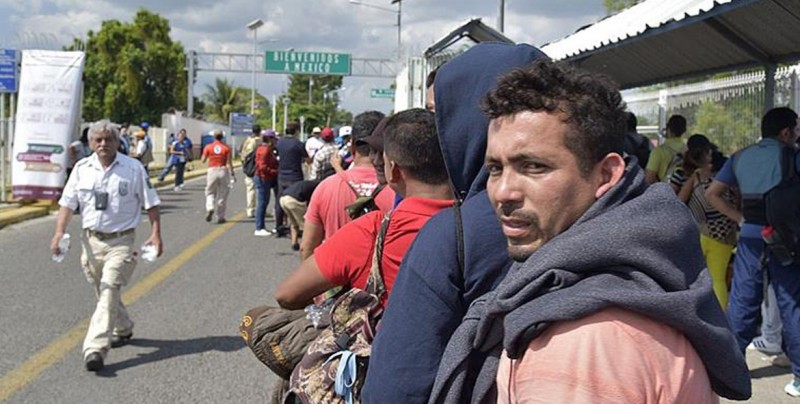 Primeros migrantes de nueva caravana inician solicitud para entrar a México