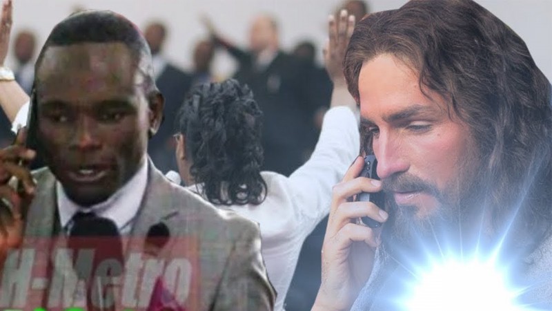 Pastor le habla a dios por teléfono en plena misa