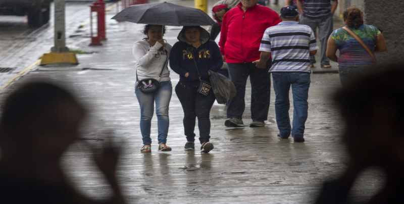 Frente frío 32 provoca heladas, lluvias y fuertes vientos en México