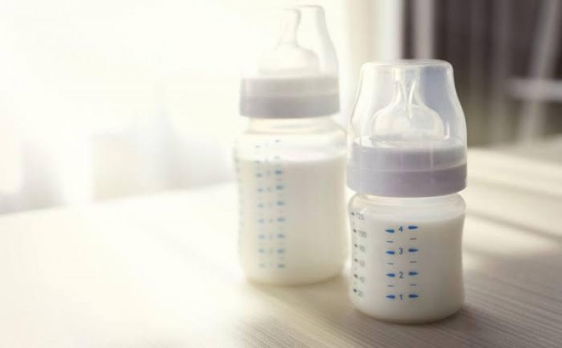 Niños que se alimentan de leche de lata, son menos inteligentes: Neonatólogo