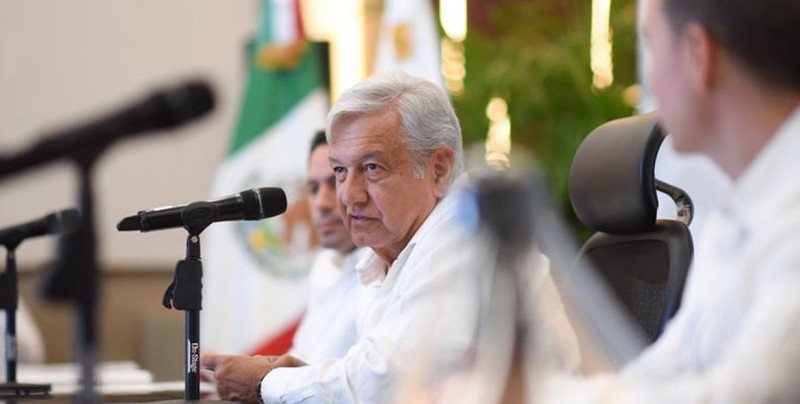 Dejan letrero con amenazas a López Obrador