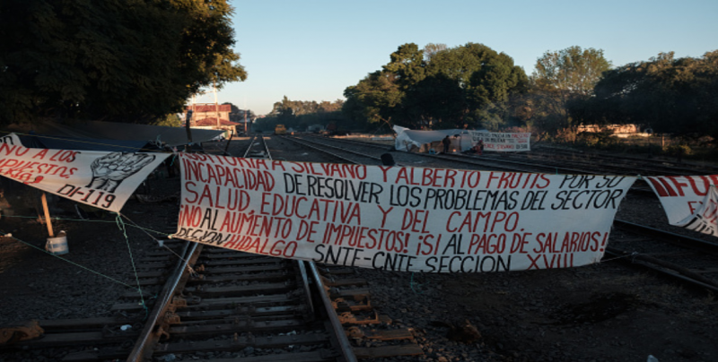 CNTE levanta bloqueos en Michoacán, mantienen paro