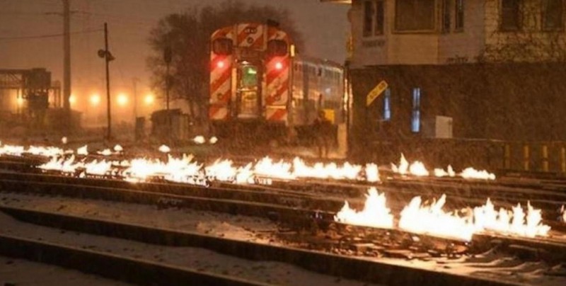 Por ola de frío en Chicago comienzan a incendiar vías del tren