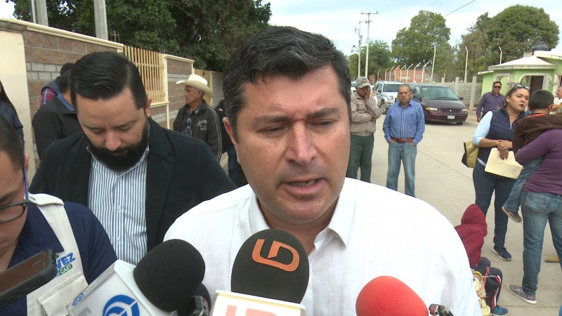 Gobierno estatal apoyará para reparar drenajes en Ahome