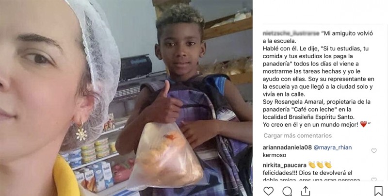 Esta mujer dona pan diario a un niño a cambio de que se mantenga en la escuela