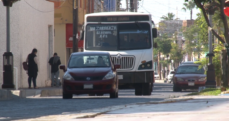 Chóferes de transporte público presentan déficit en atención a usuarios.