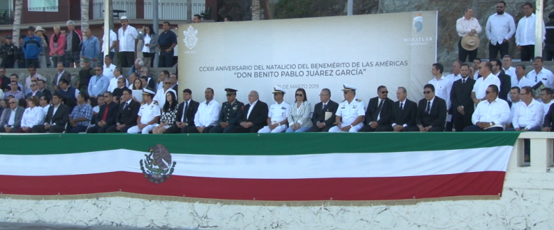 Celebran en Mazatlán 213 aniversario del Natalicio de Benito Juárez