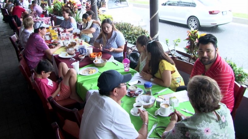 Reciben la Pascua en 'bonanza' en Olas Altas y Centro Histórico