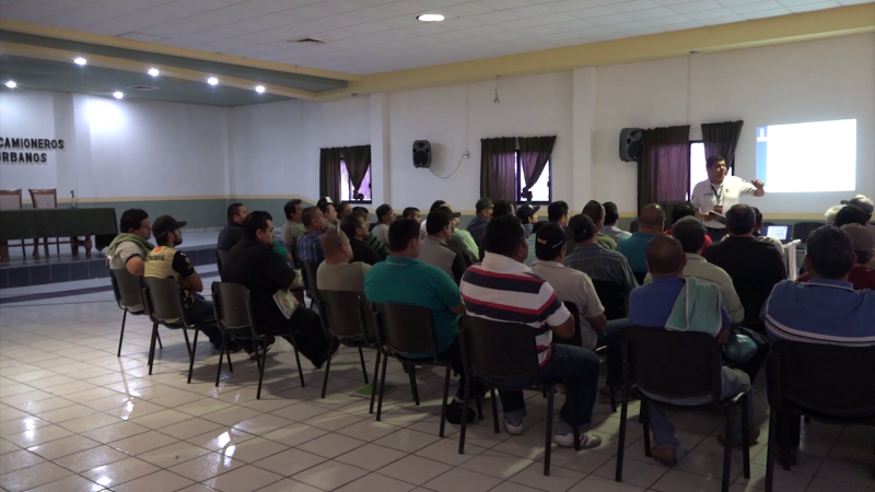 Se capacitan operadores de la Alianza de camiones urbanos de Mazatlán para mejorar servicio a usuarios