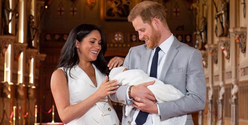 Meghan y Harry presentan ante los medios a su bebé