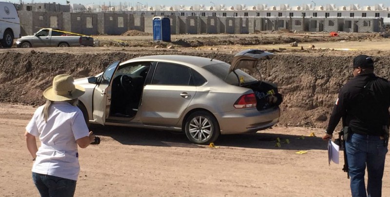 Encuentran dos personas asesinadas en cajuela de vehículo