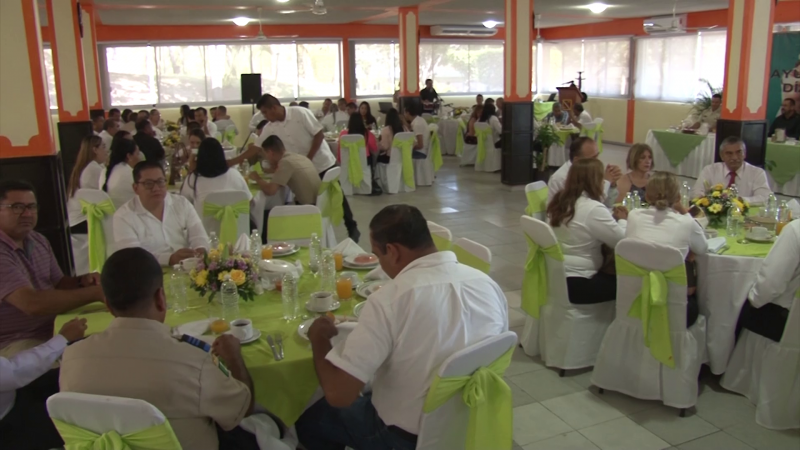 Tercera región militar celebran a los docentes en un desayuno