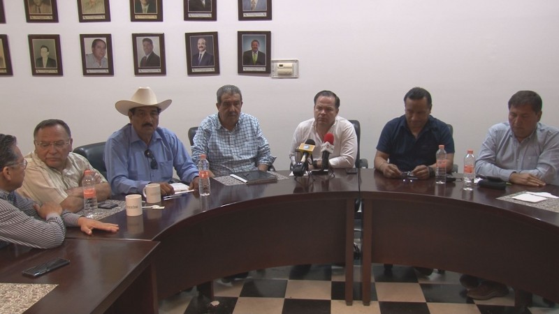 Anuncian productores que acudirán con el Presidente López Obrador para exigir solución al problema del maíz