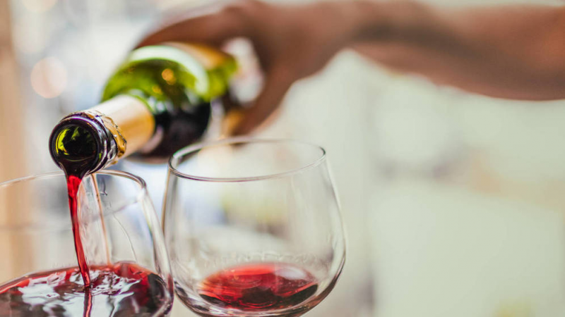 ¿Realmente el vino tinto es beneficioso para la salud?