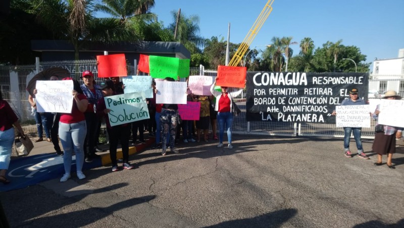 Damnificados de La Platanera y pueblos vecinos, se manifiestan en CONAGUA
