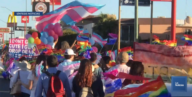 Marchan en Cajeme integrantes de la comunidad LGBT