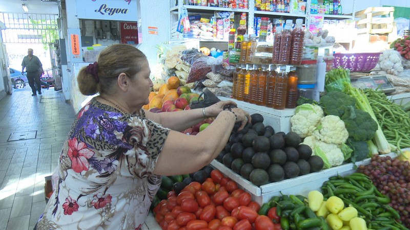 Se sigue vendiendo el aguacate a pesar del alto costo