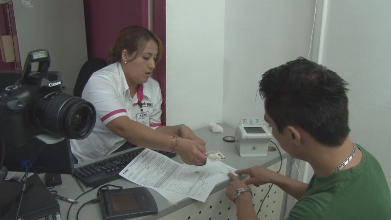 Llama INE a renovar credenciales 2018 y 2019