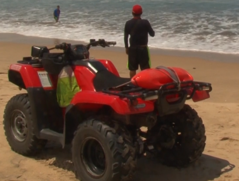 Incrementan atenciones de salvavidas en playas mazatlecas
