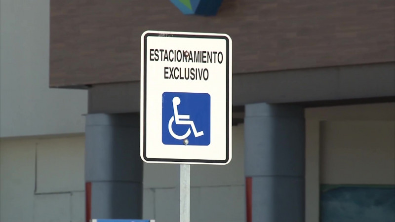 Van mil 800 infracciones por acaparar espacios para discapacitados en Mazatlán