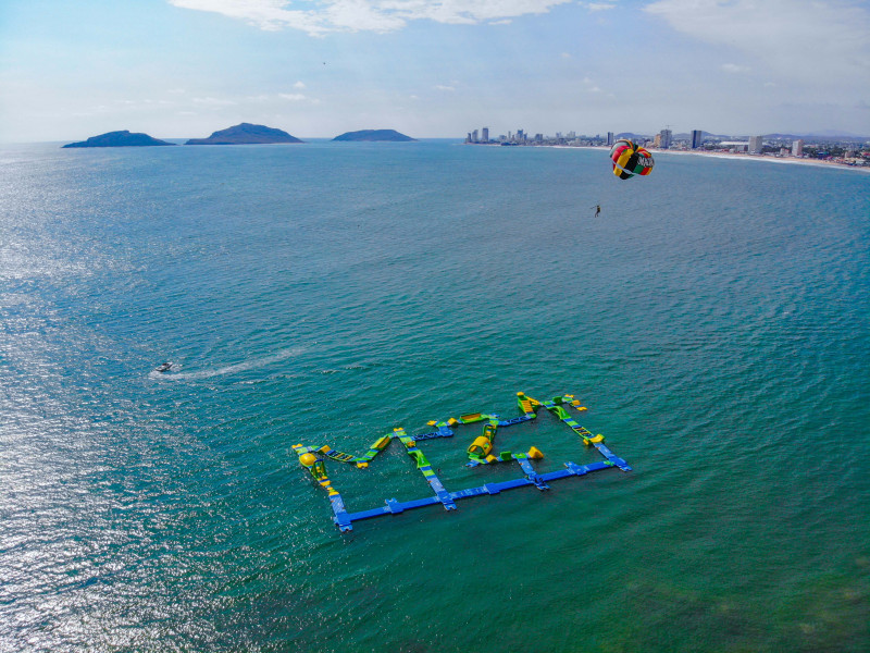 Los mejores destinos turísticos tienen parque acuático, y lo mejor, ¡sobre el mar!