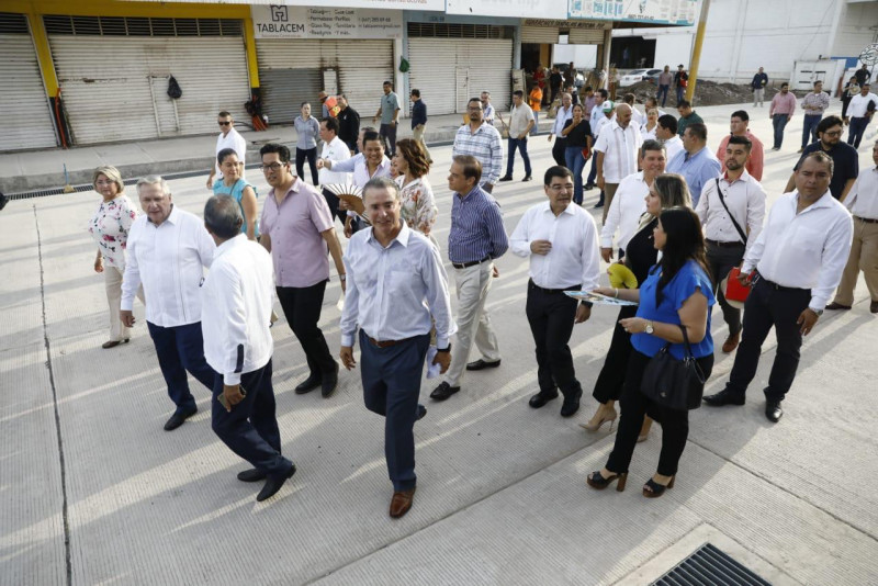 Inaugura Gobernador de Sinaloa Centro de Negocios y calle en el Mercado de Abastos