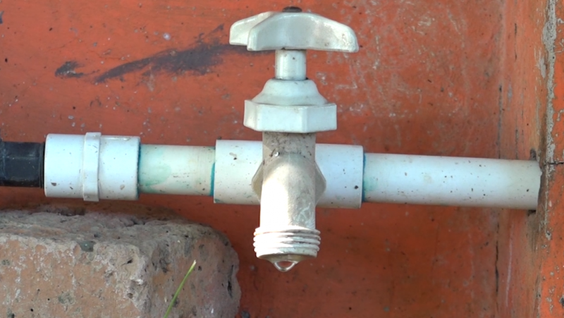 Molesta a ciudadanía nueva ruptura de tubo y desabasto de agua potable en la zona norte