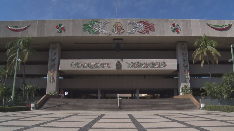 Listo Palacio de Gobierno con sus adornos de fiestas patrias