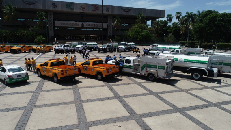 Entrega Quirino vehículos para atención de emergencias