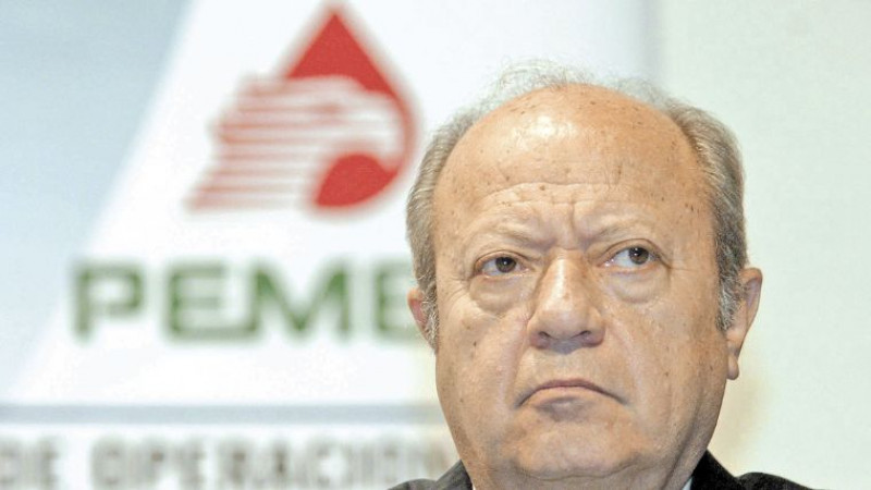 Renuncia el líder petrolero Carlos Romero Deschamps