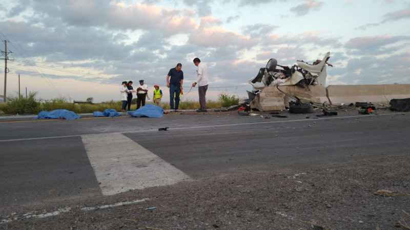 Mueren cuatro integrantes de una familia en accidente automovilístico