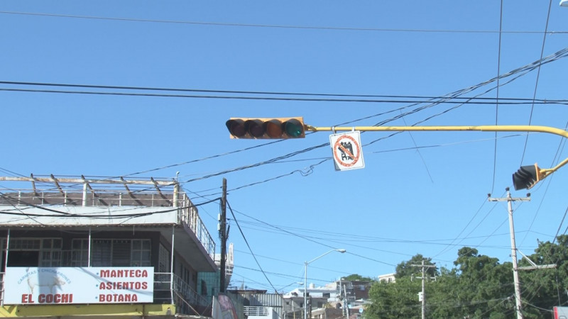 No funcionan semáforos por Ciudades Hermanas