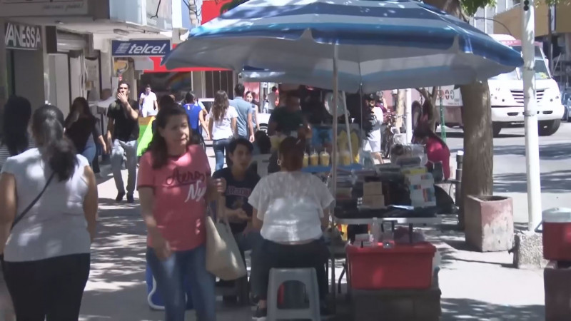 Vendedores ambulantes sin permiso continúan trabajando con la complacencia del Ayuntamiento