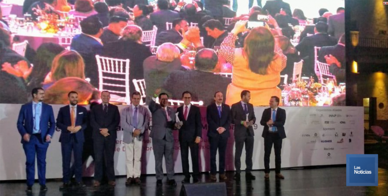 Recibe Alcalde premio por buen Gobierno 2019