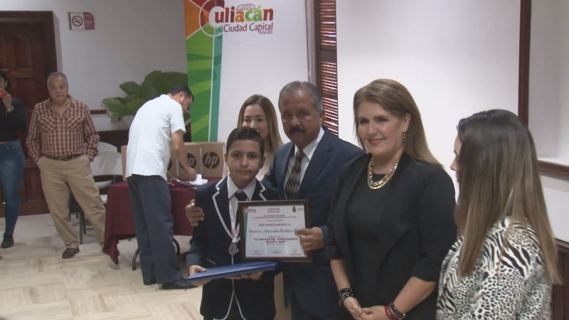 Reconoce Ayuntamiento de Culiacán a 6 jóvenes ganadores de Olimpiadas del Conocimiento